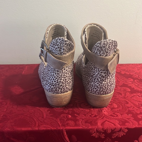 Journey + Crew Perfect Leopard Bootie - Picture 2 of 5